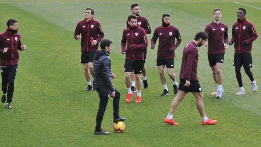 Aduriz y Raúl García siguen entrenando aparte