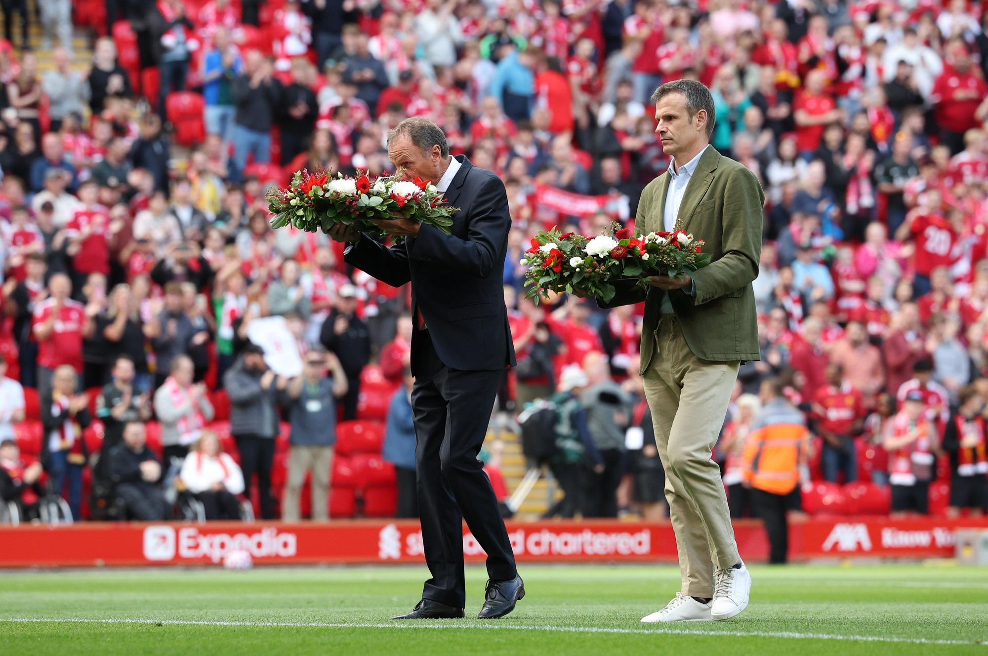 En imágenes: el Athletic participa en el homenaje a Diogo Jota