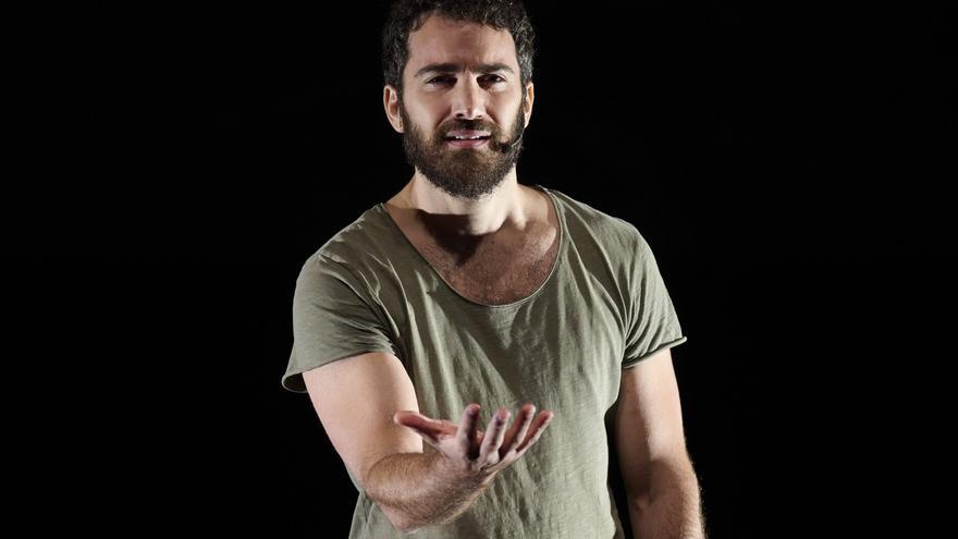 Imágenes de la obra &#039;En mitad de tanto fuego&#039; en el Festival de Teatro de Olite