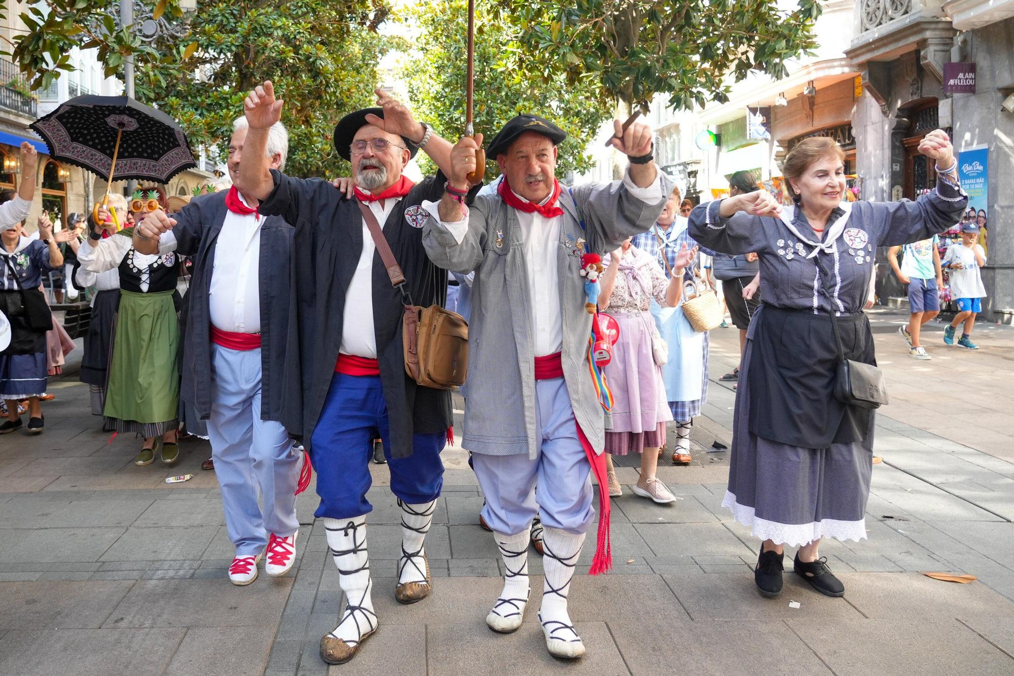 En imágenes: Blusas y neskas veteranos celebran su día grande en La Blanca