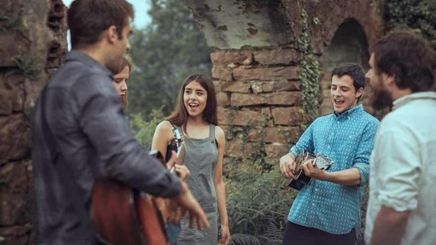 Nøgen taldea osatzen duen boskotea, kantuan.