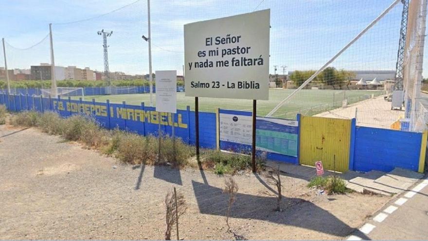 Un club de fútbol celebra el éxito de su equipo juvenil contratando a una stripper