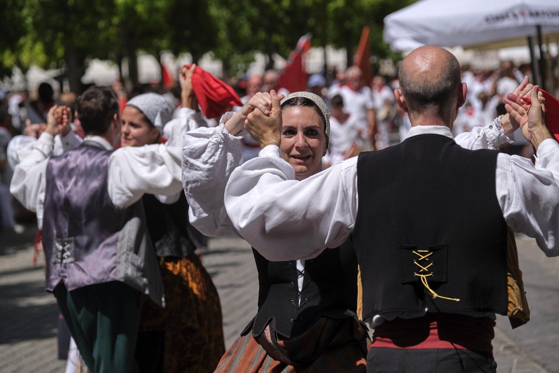 Fotos de la procesión y la pañuelada de este domingo en fiestas de Estella-Lizarra