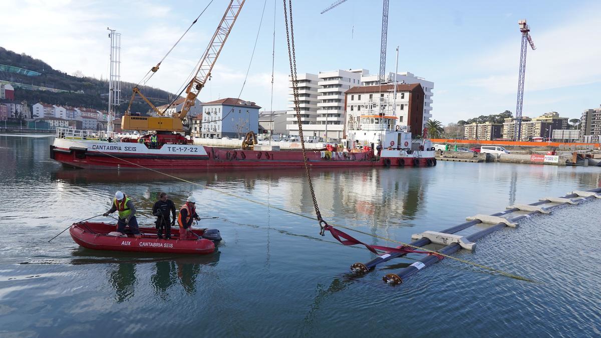 Maniobras llevadas a cabo para instalar los tres pares de tubos.