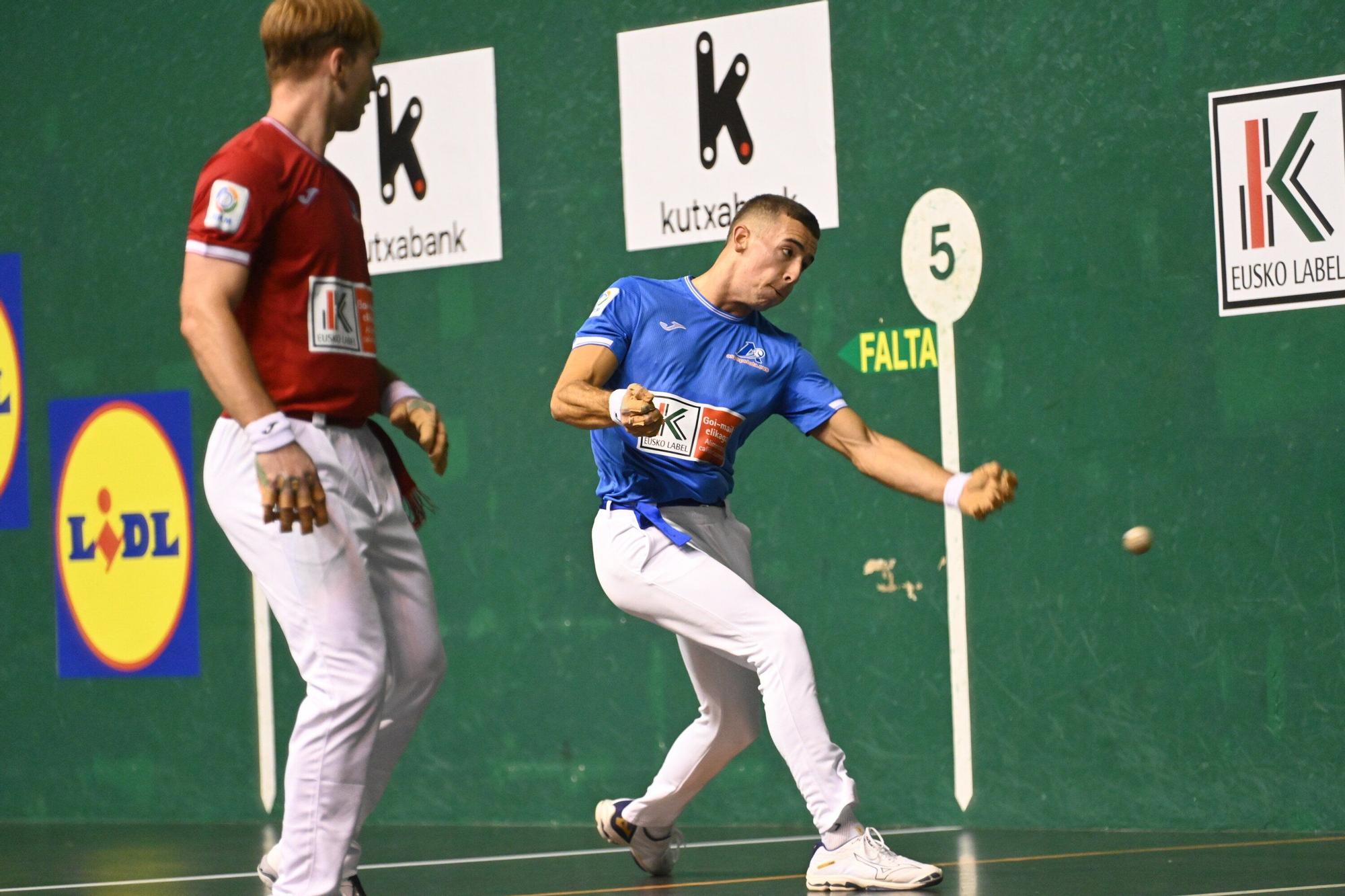 Xabier Rekalde se impone en su debut como profesional ante Joseba Aldabe en un partido correspondiente al Cuatro y Medio Serie B.