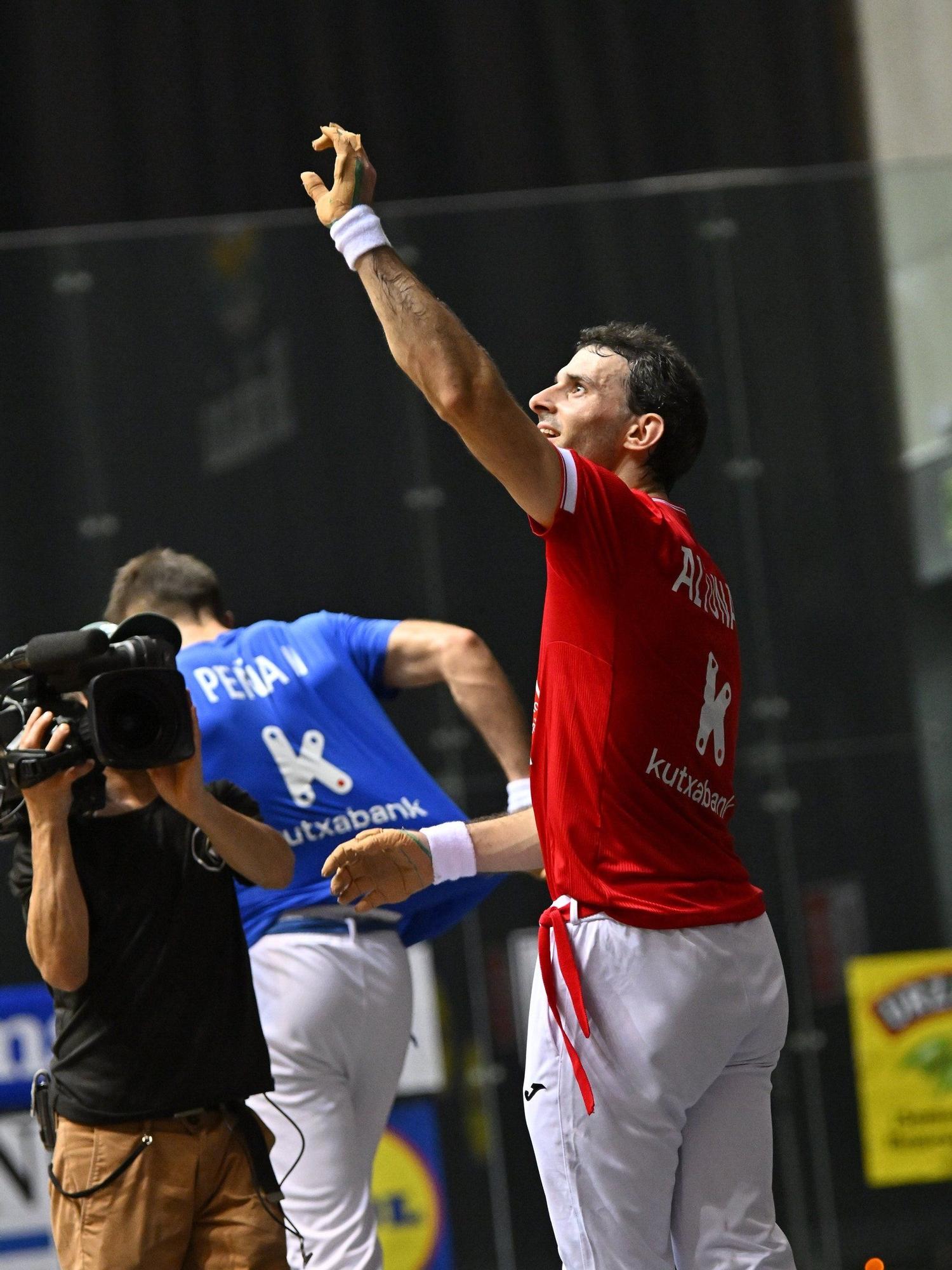 Jokin Altuna supera a Jon Ander Peña en la primera jornada de la liguilla de cuartos de final del Cuatro y Medio.