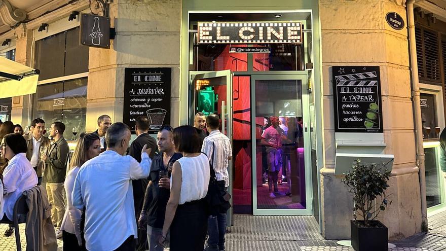 El Cine de Gros: tardeo, música y un ambiente que invita a volver