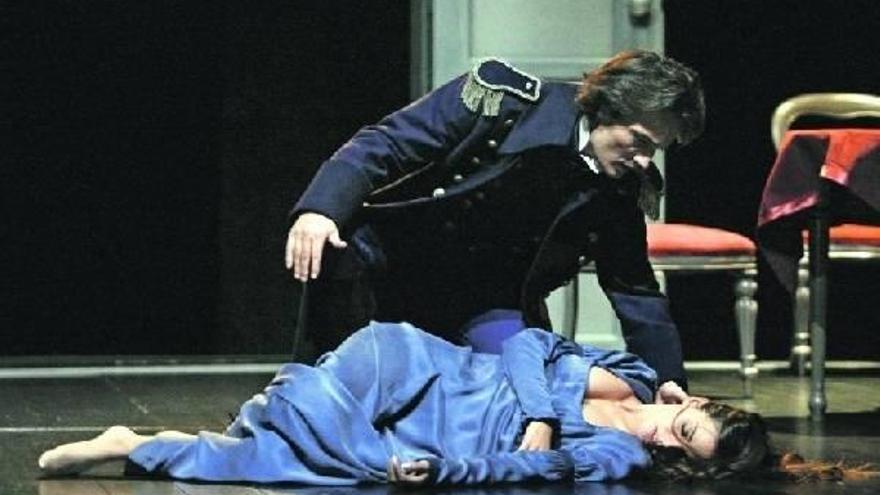 Un &quot;escándalo&quot; incita a Amaia Salamanca a abandonar &quot;Sin tetas no hay paraíso&quot; por el teatro