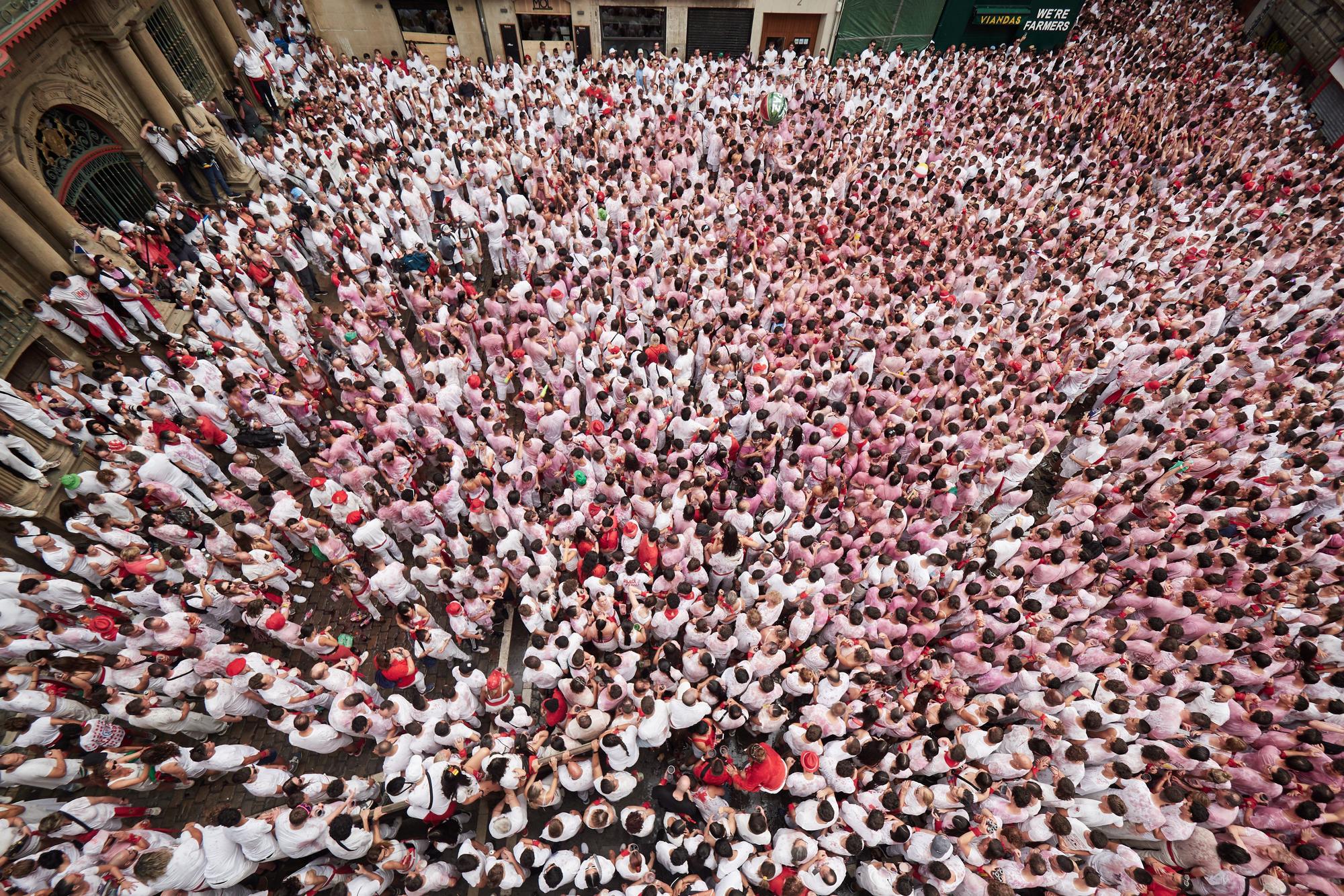 Fotos del  Chupinazo de San Fermín 2025 en Pamplona: ¡La fiesta más internacional se enciende con un grito solidario por Palestina!