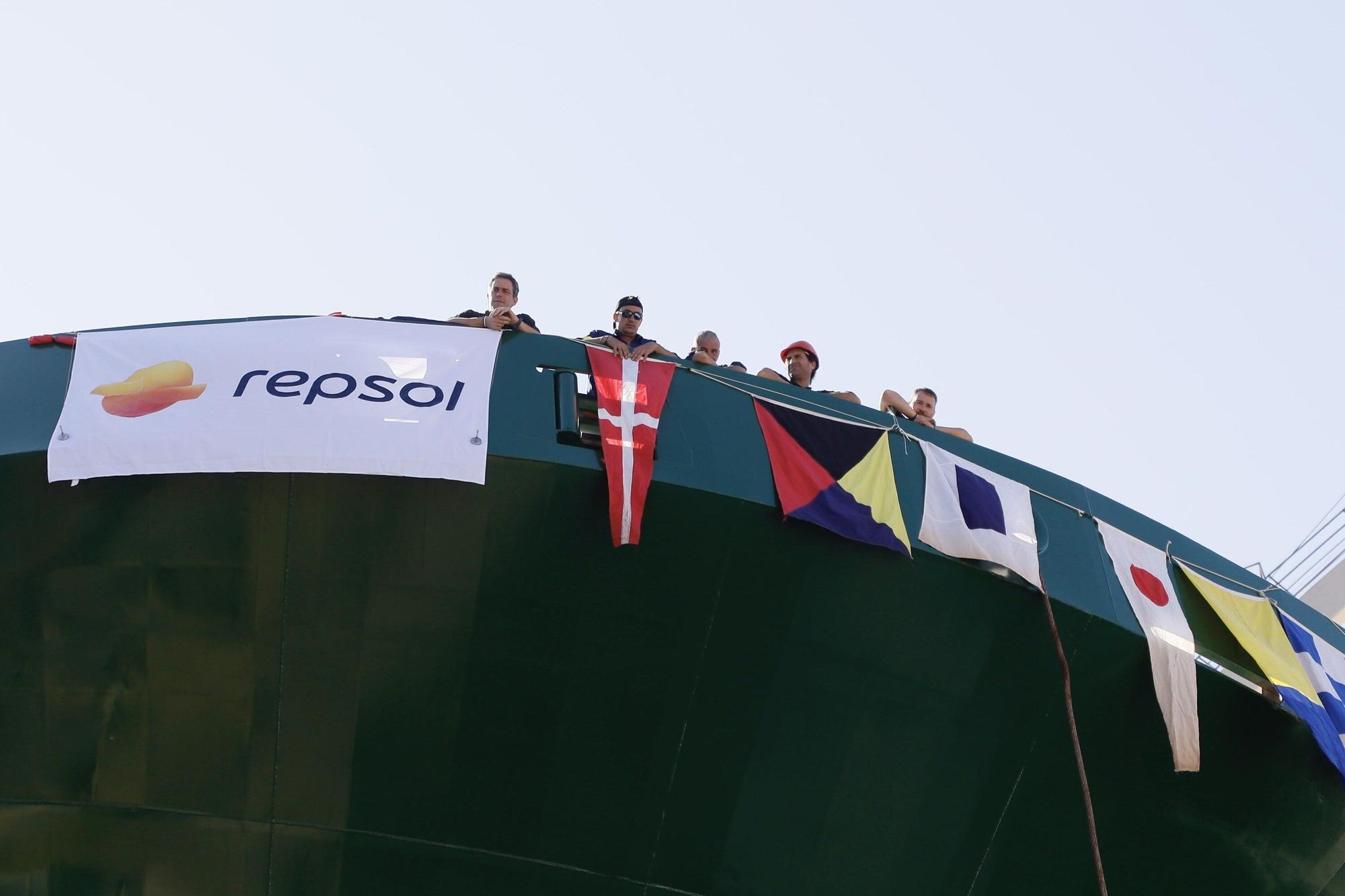 En imágenes: Murueta bota en Erandio un barco de transporte de combustible