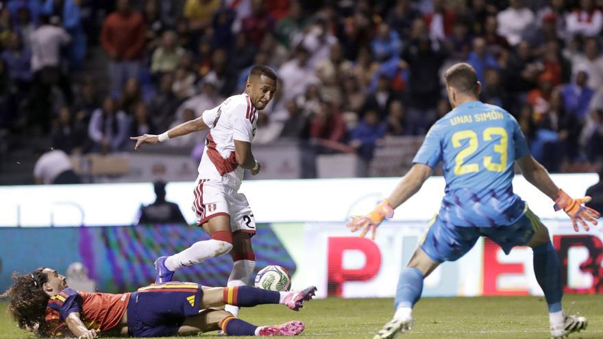 Unai Simón y Laporte juegan un tiempo ante Perú