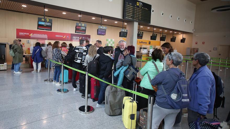 Casi la mitad de los consumidores desconoce que puede pedir indemnización si se retrasa su vuelo, según Irache