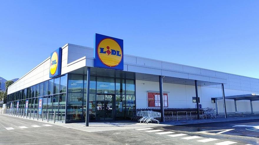 Ni armarios ni cómodas: el invento plegable de Lidl para guardar cosas en casa y que también sirve de silla