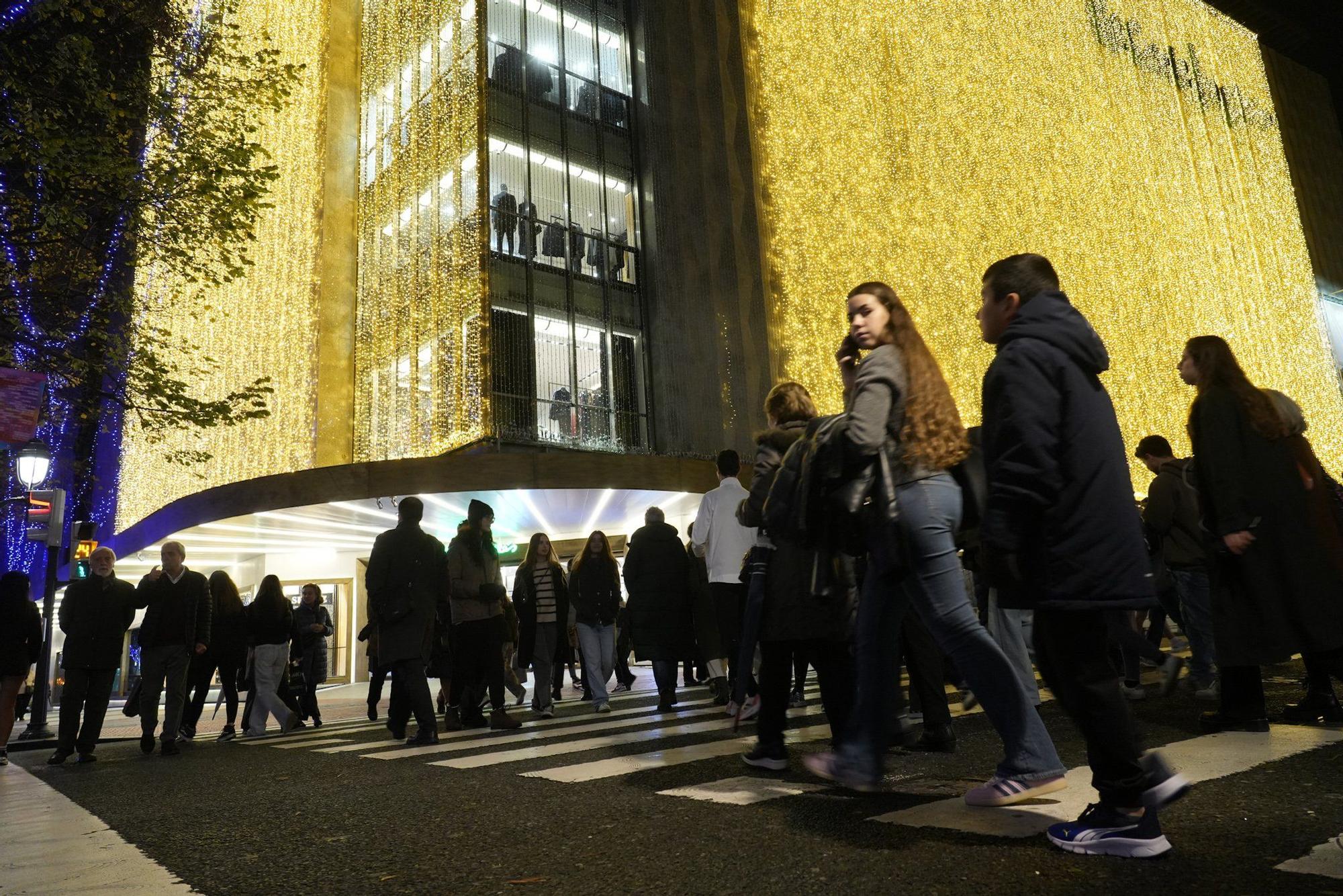 En imágenes: la Navidad ya luce en Bilbao