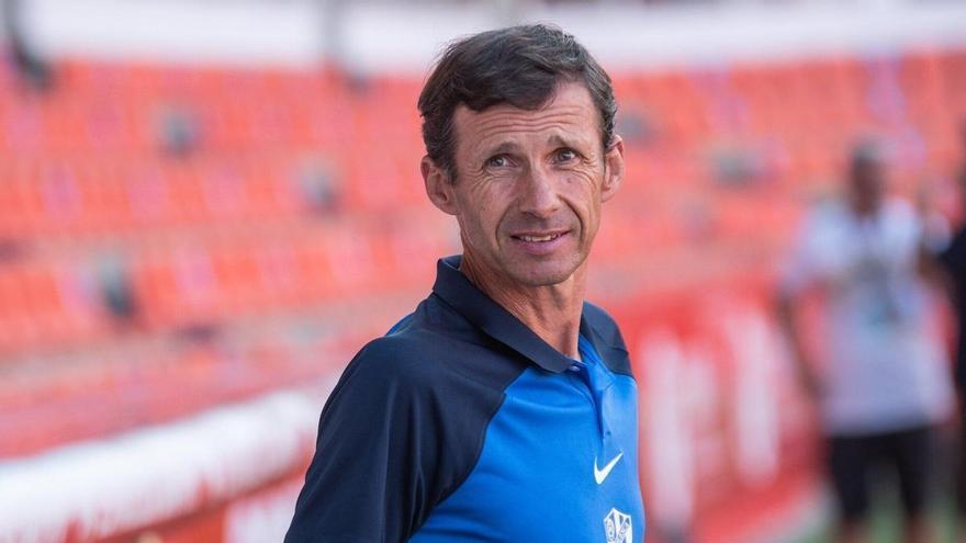 Cuco Ziganda, entrenador de la Cultural Leonesa, comprende los errores arbitrales tras la derrota ante el Granada el pasado sábado