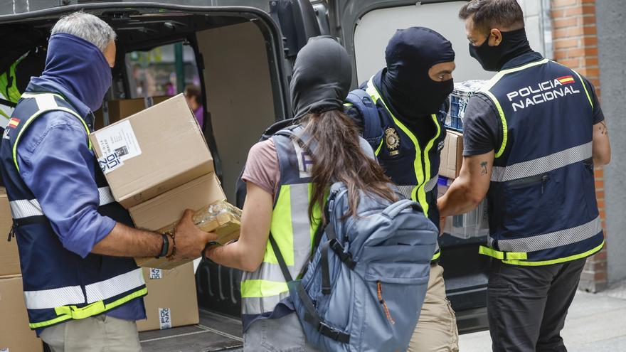 Gran despliegue policial en Bizkaia con al menos tres detenidos