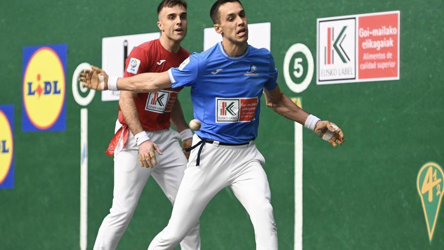 En imágenes: Javier Zabala vence a Jon Ander Peña en la segunda jornada de la liguilla de cuartos de final del Cuatro y Medio en Tolosa.