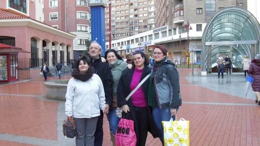 Integrantes del grupo de Facebook Barakaldo Solidario.