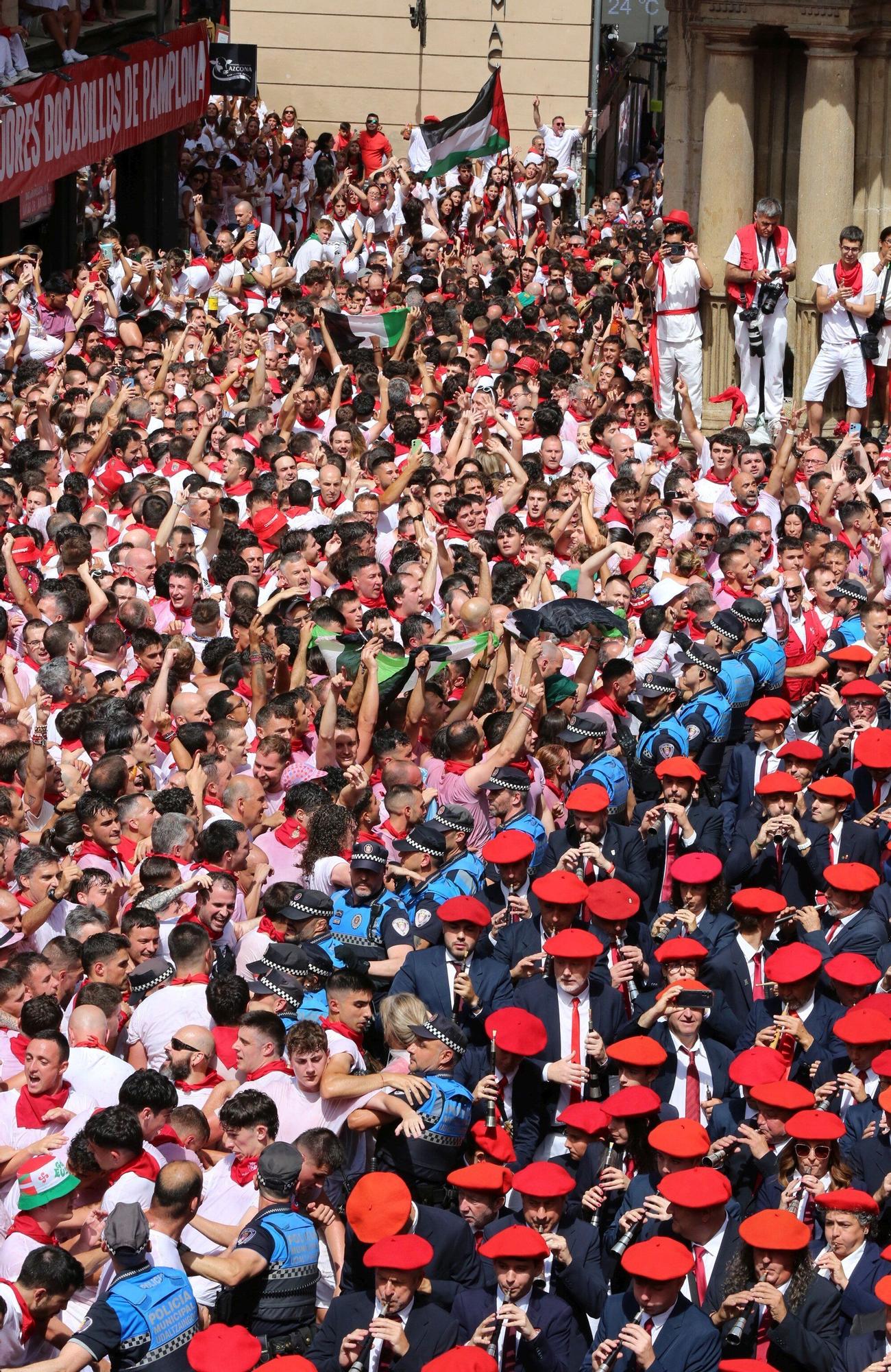 Fotos del  Chupinazo de San Fermín 2025 en Pamplona: ¡La fiesta más internacional se enciende con un grito solidario por Palestina!