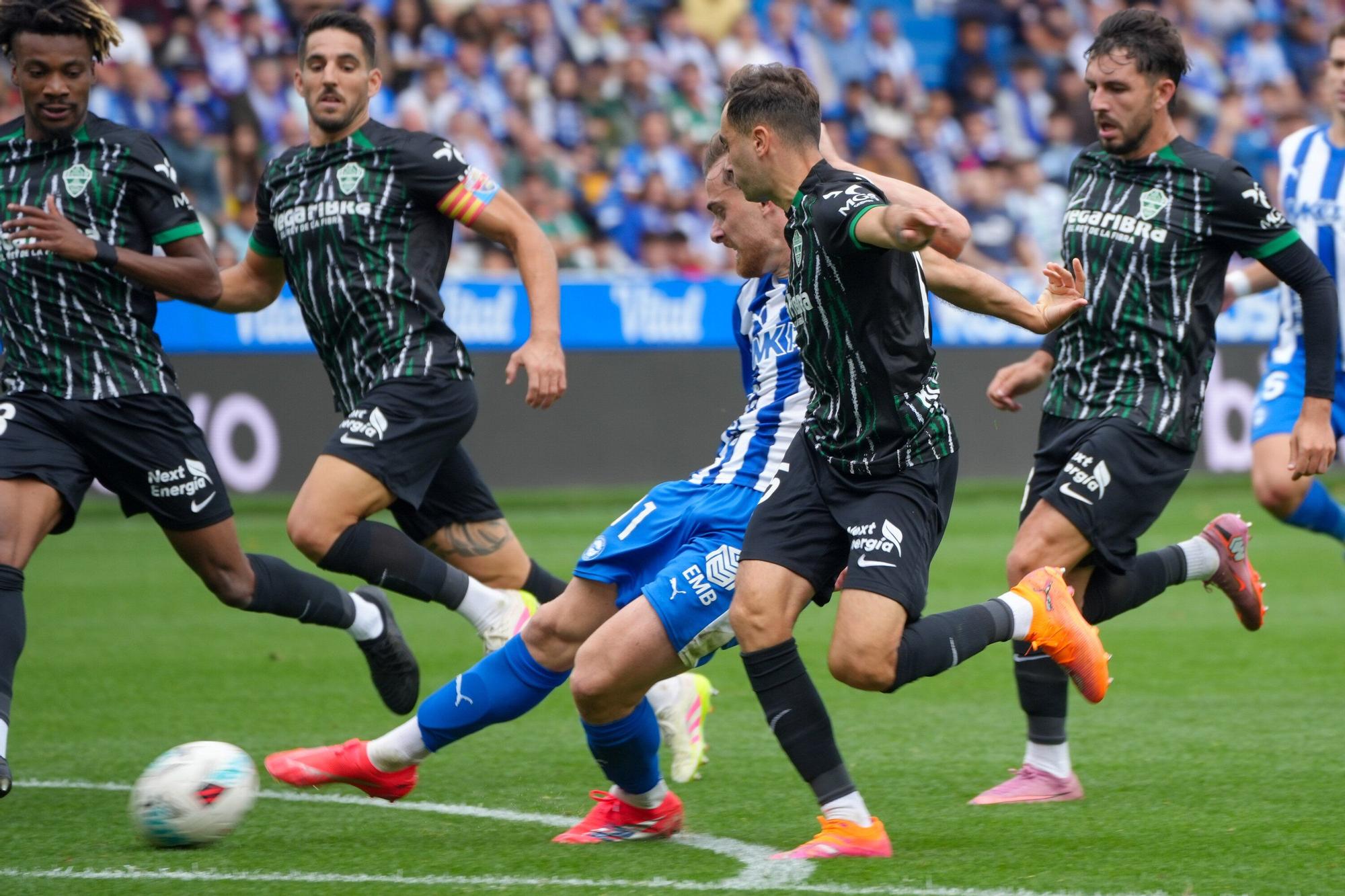 En Imágenes: El Alavés se impone al Elche