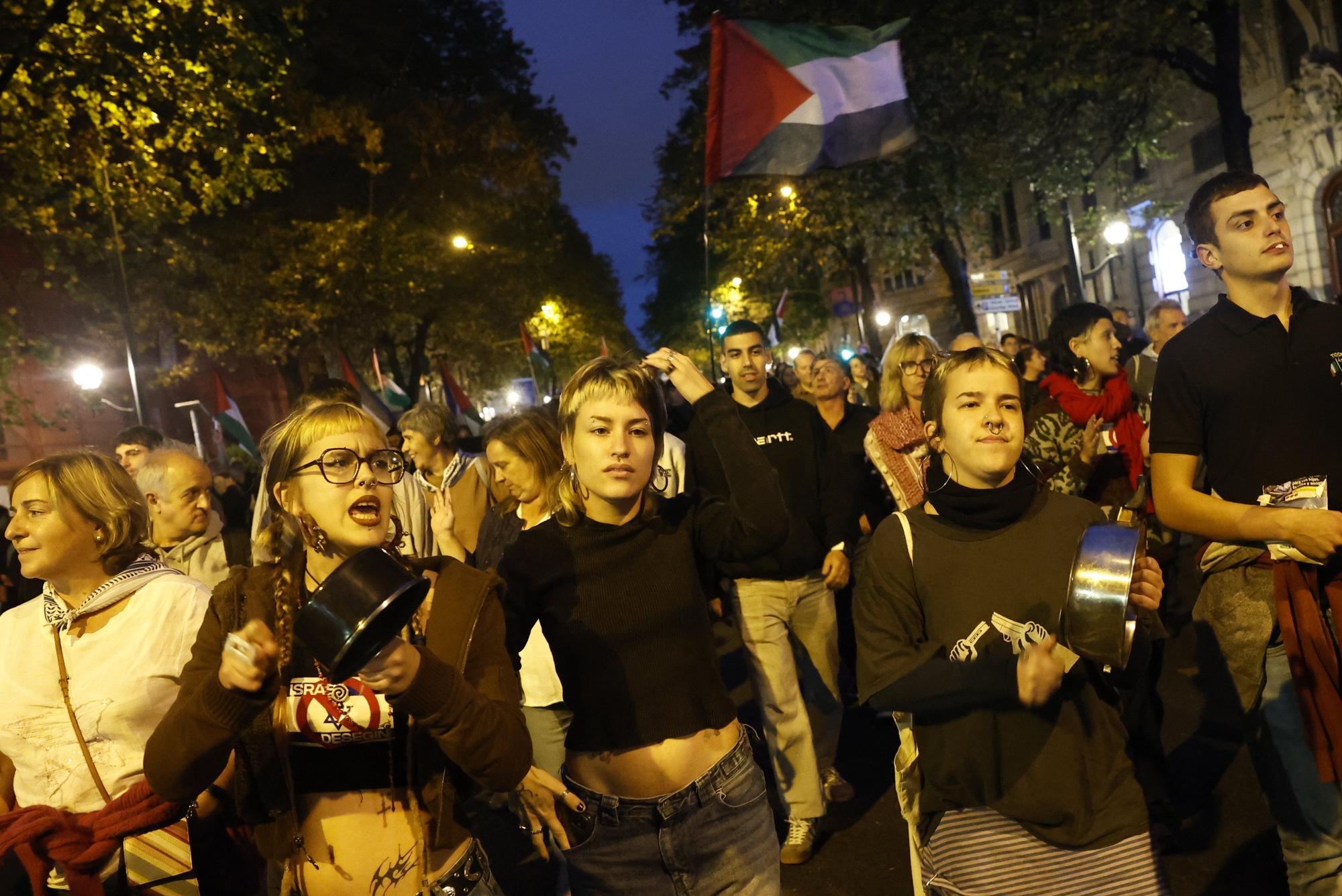 En imágenes: Una manifestación en apoyo a Palestina vuelve a reunir a miles de personas por la Gran Vía de Bilbao