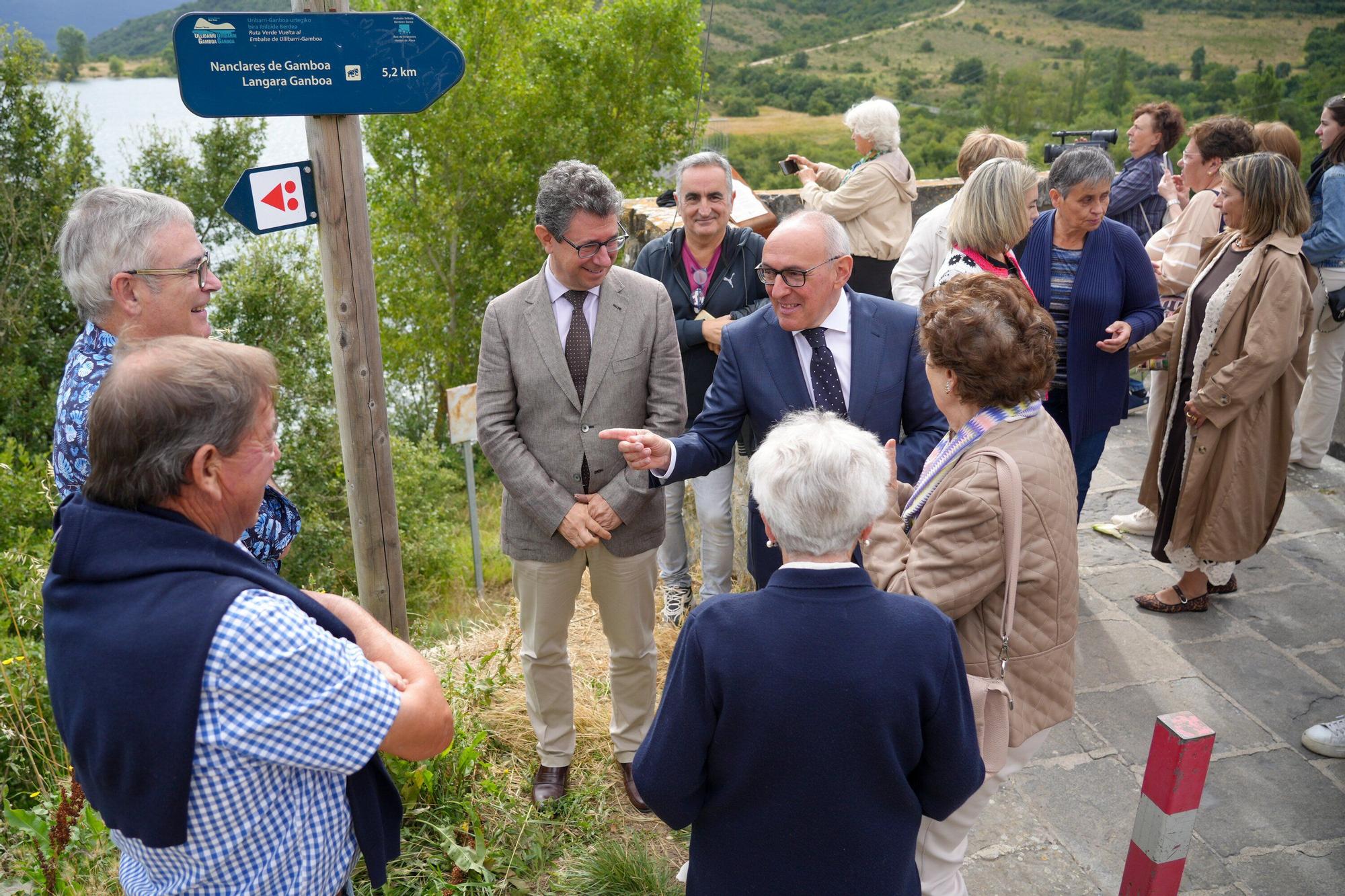 En imágenes: Homenaje a los pueblos desaparecidos por el embalse de Ullíbarri-Gamboa