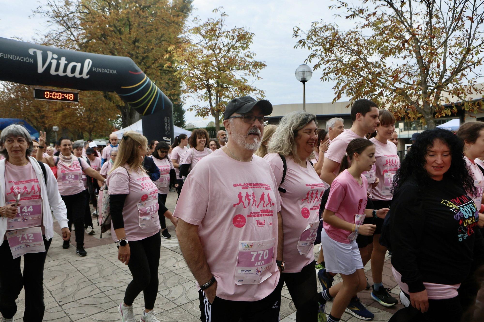 En imágenes: Vitoria se vuelca con la VI Carrera Solidaria contra el Cáncer de Mama