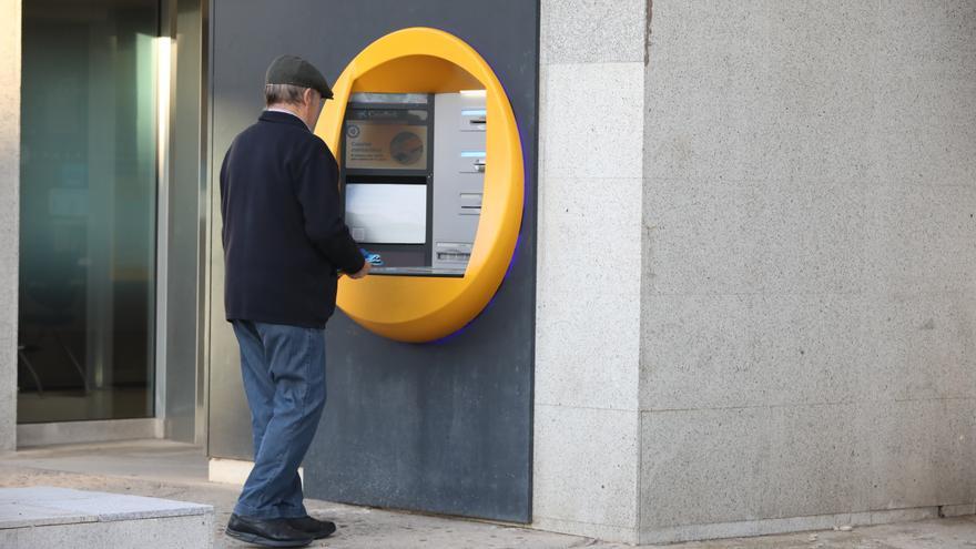 Cinco detenidos por manipular cajeros para estafar a personas mayores