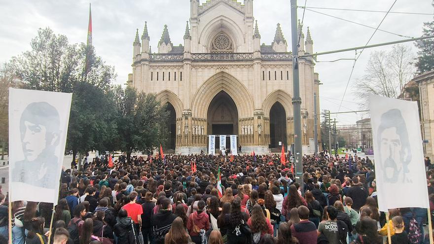 En imágenes: Ikama marcha desde las Universidades a la Catedral