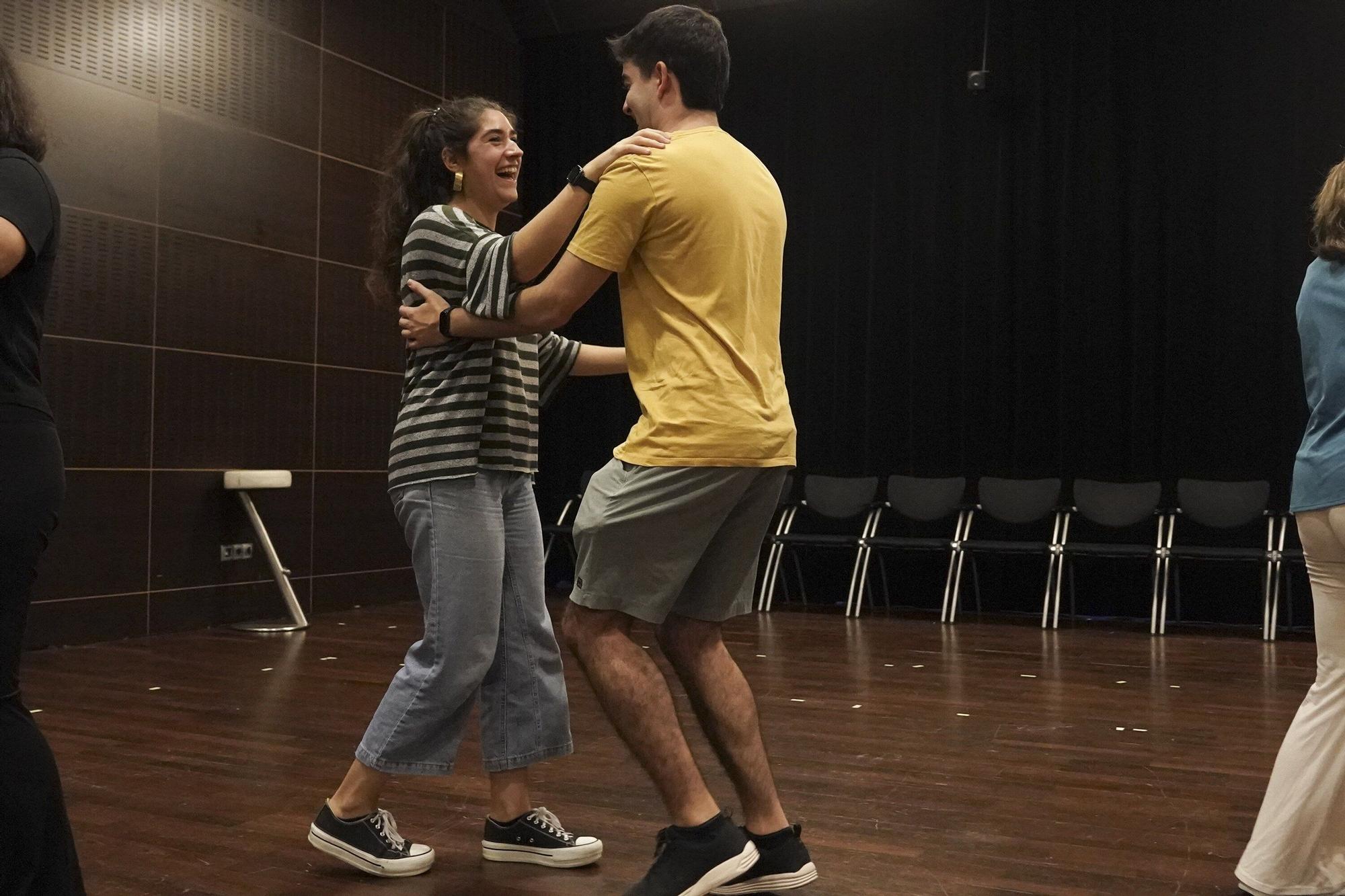 Aiko Taldea pone a danzar a la juventud