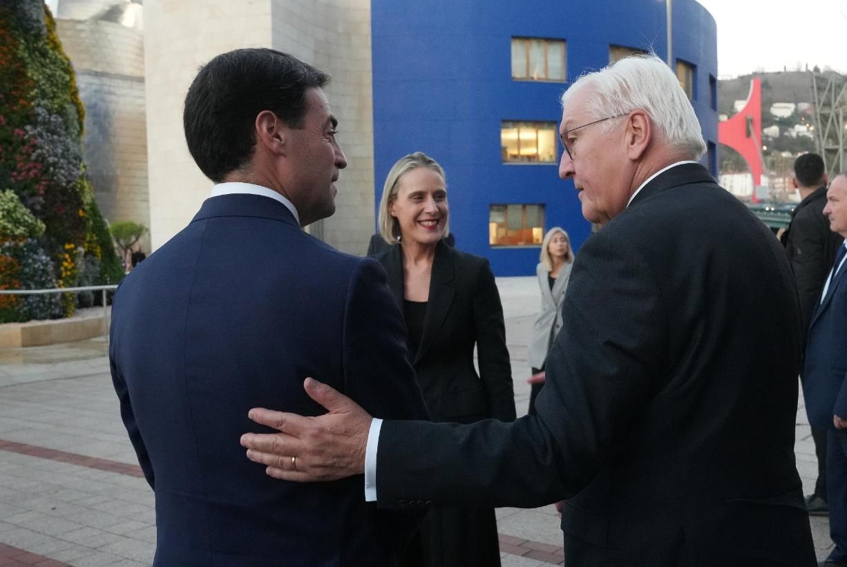 En imágenes: Steinmeier finaliza su viaje oficial a Euskadi con una visita al Museo Guggenheim de Bilbao
