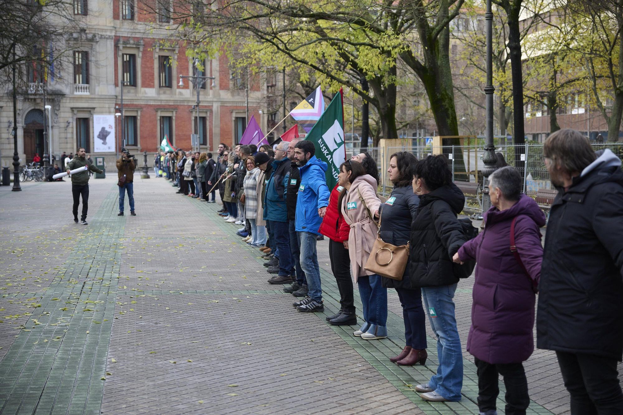 Cadena humana para reivindicar un SMI propio en Navarra