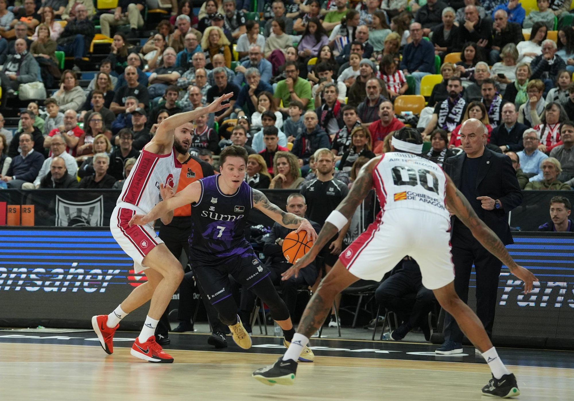 En imágenes: el Surne Bilbao Basket arrolla sin piedad al Zaragoza