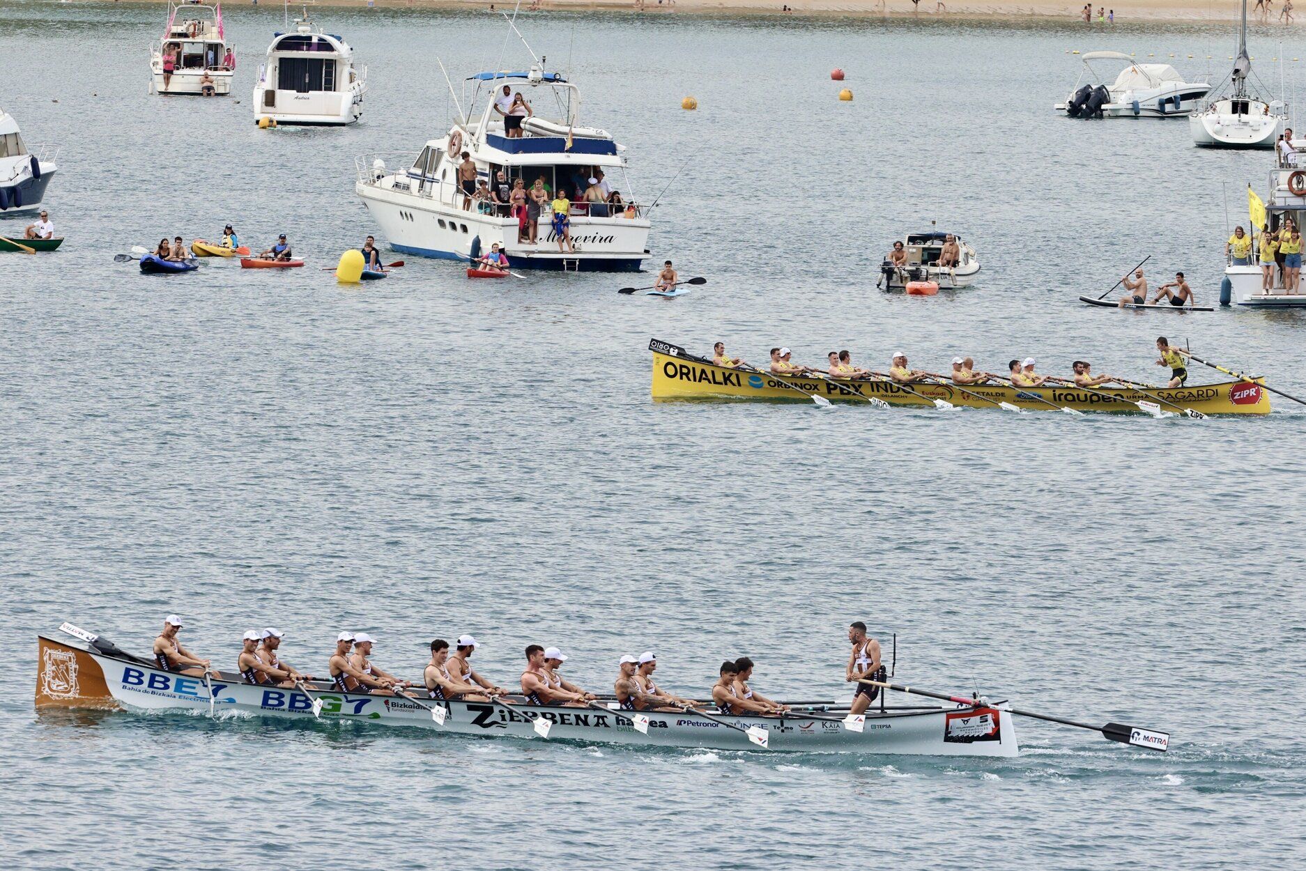 [Fotos] Donostia rema con pasión en la primera jornada de la Bandera de la Concha