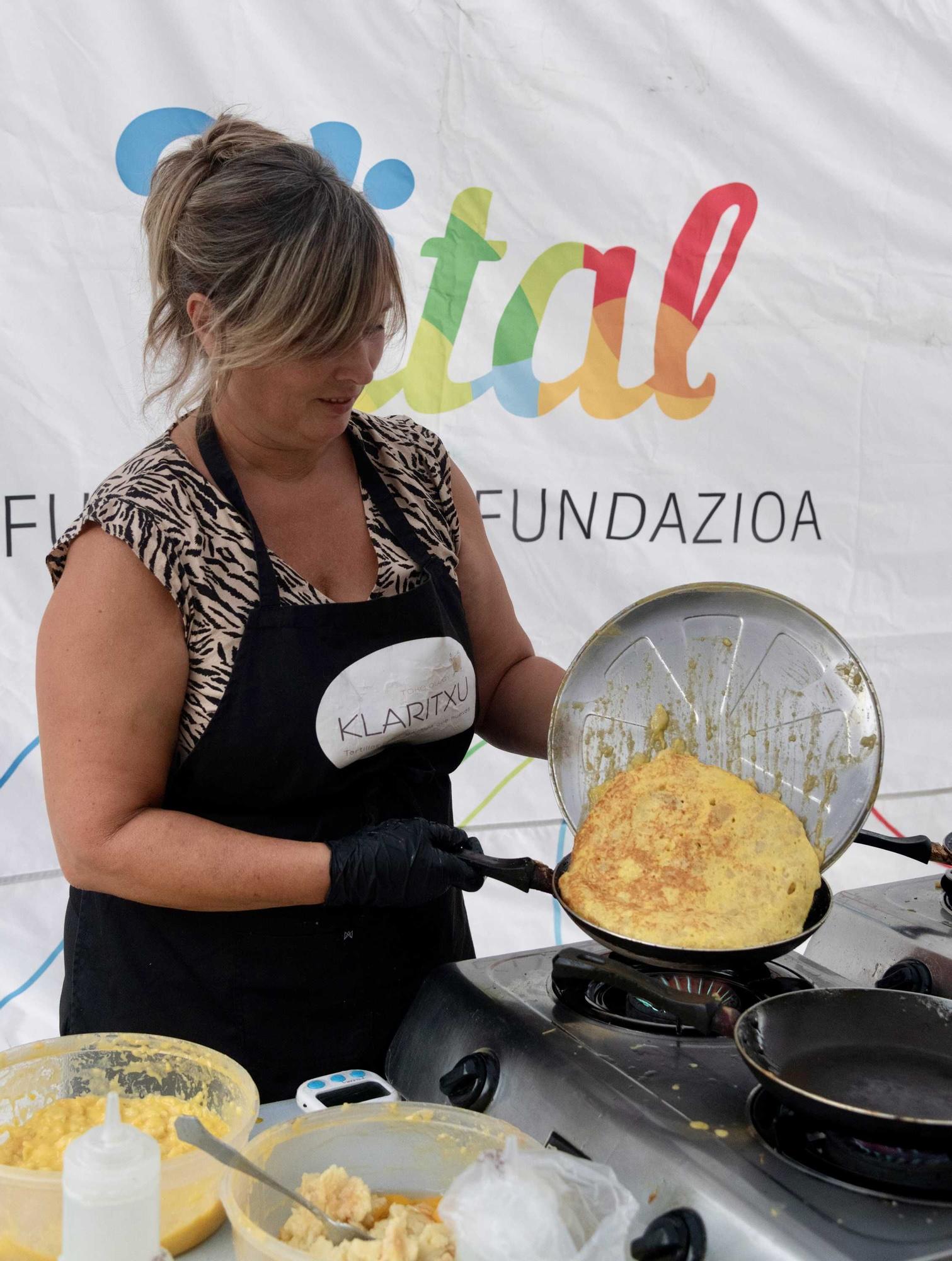 En imágenes: La marcha nocturna del Vital Eguna apoya a las personas con Ela