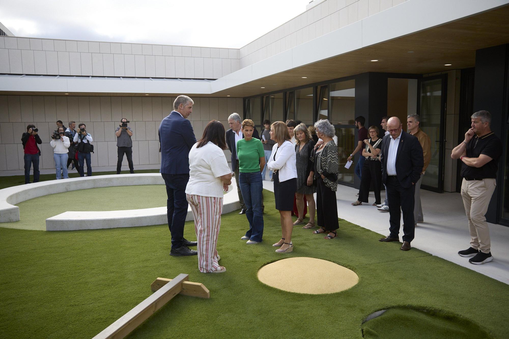 Fotos de la visita de María Chivite a la nueva Escuela Infantil de Erripagaña