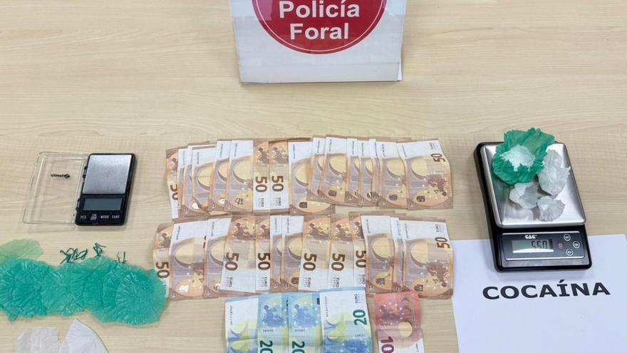 A toda velocidad en patinete por Tafalla, con cocaína y rebosante de dinero
