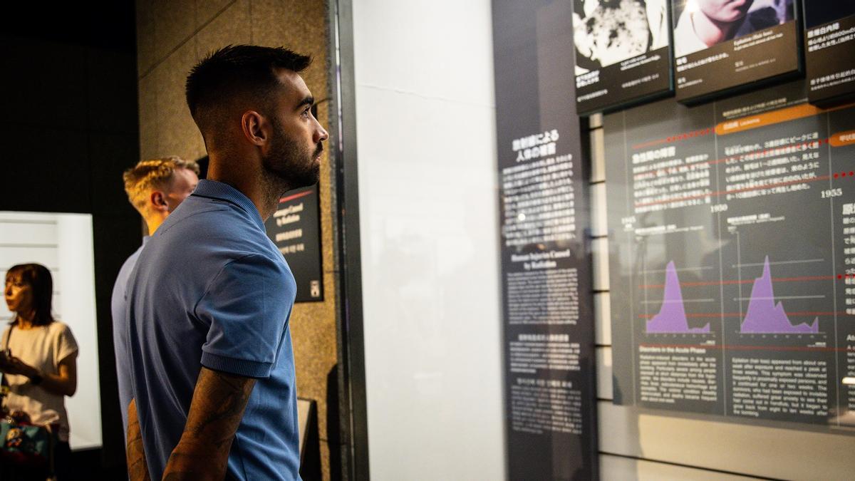 Emotiva visita de la Real Sociedad al Museo de la Bomba Atómica en Nagasaki