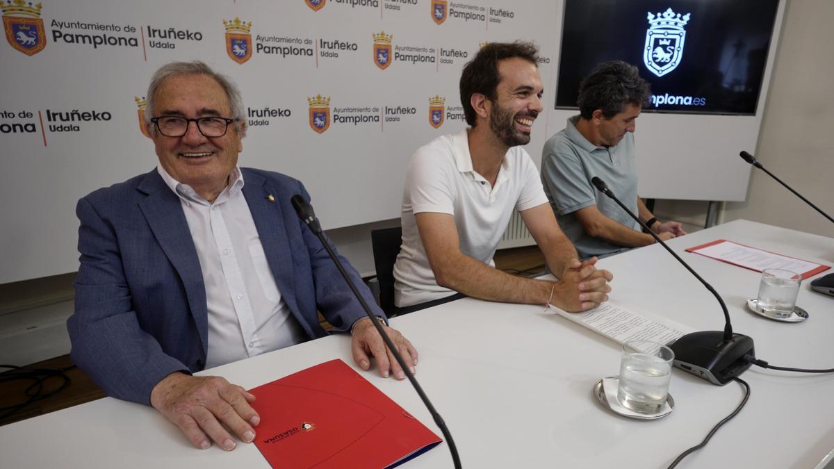 Luis Sabalza, Íñigo Gómez y Xabier Pérez, durante la rueda de prensa.