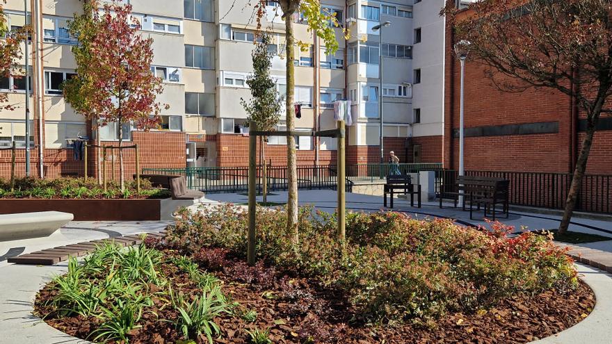 La plaza Zizeruena de Otxarkoaga luce renovada tras cuatro meses de obras
