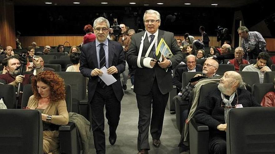 Llamazares y Garzón, en el seminario Justicia universal o impunidad, organizado en 2014 por el grupo parlamentario de la Izquierda Plural. Foto: Efe