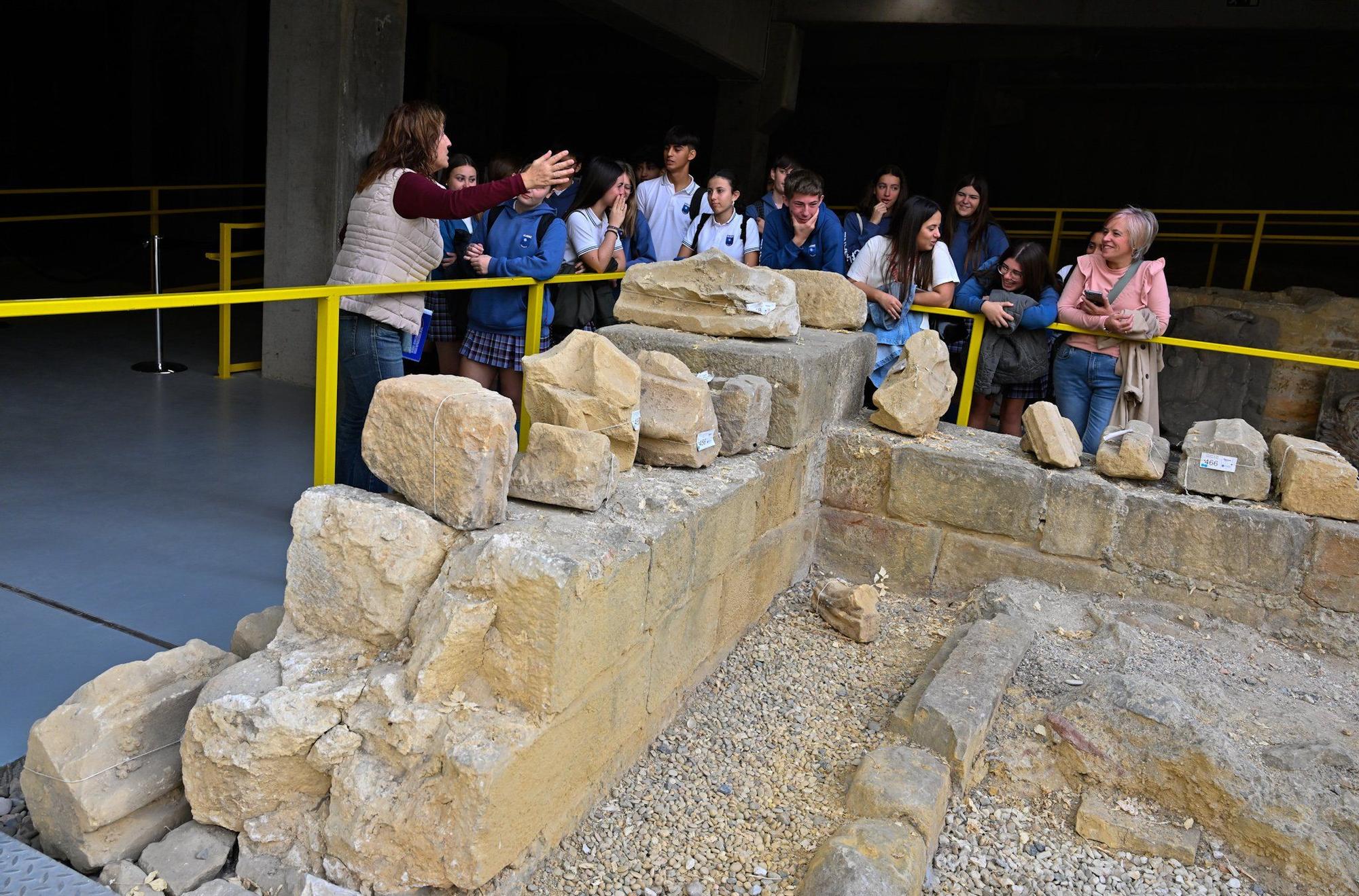 En imágenes: Estudiantes de Bizkaia  miran al futuro desde la arqueología