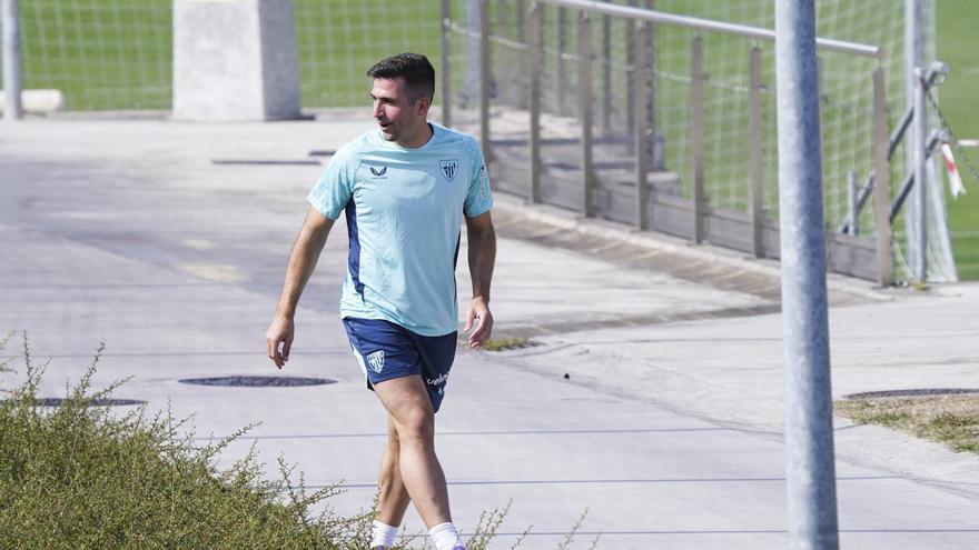 En imágenes: el Athletic entrena con Paredes y sin Adu Ares