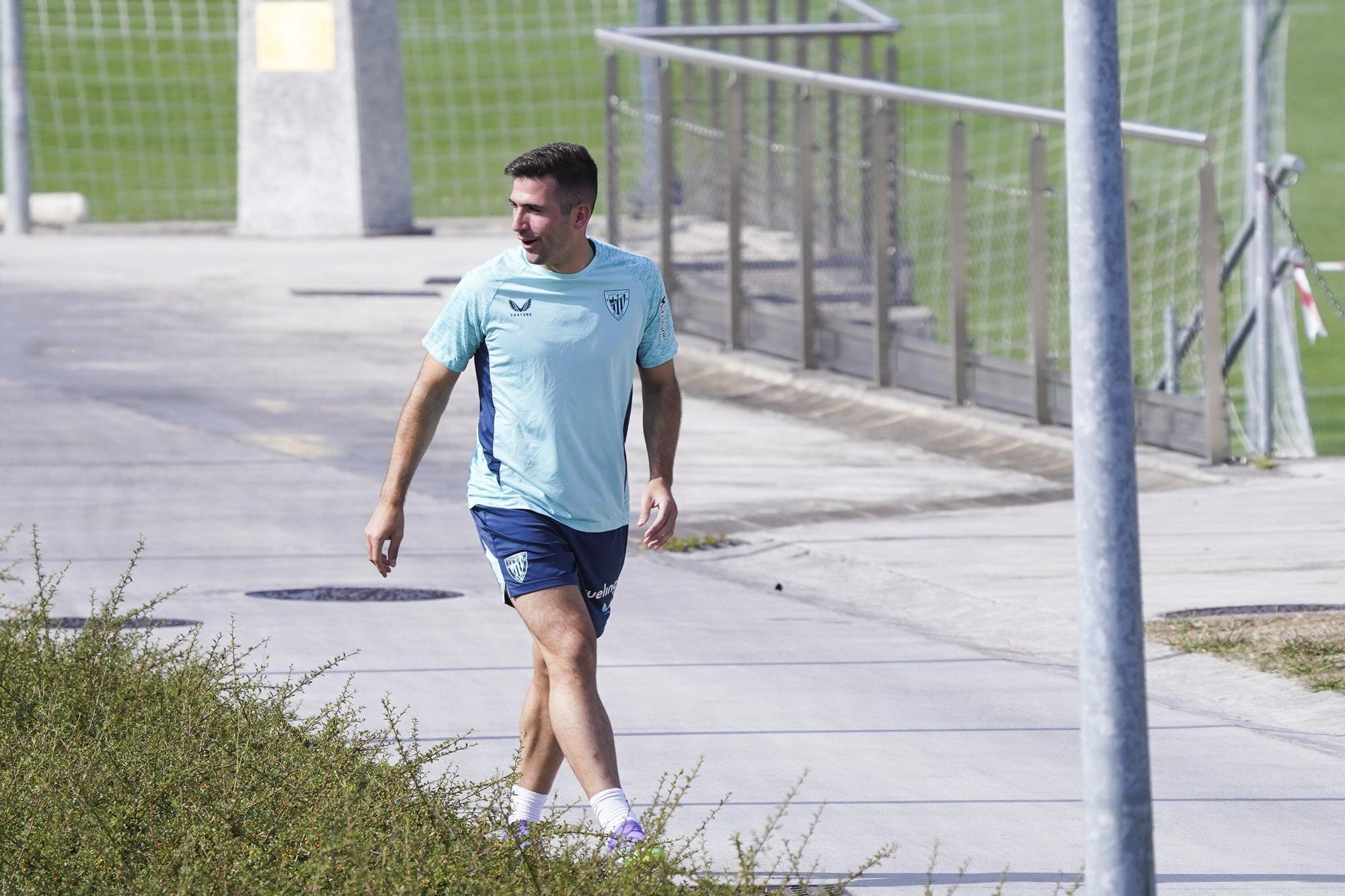 En imágenes: el Athletic entrena con Paredes y sin Adu Ares
