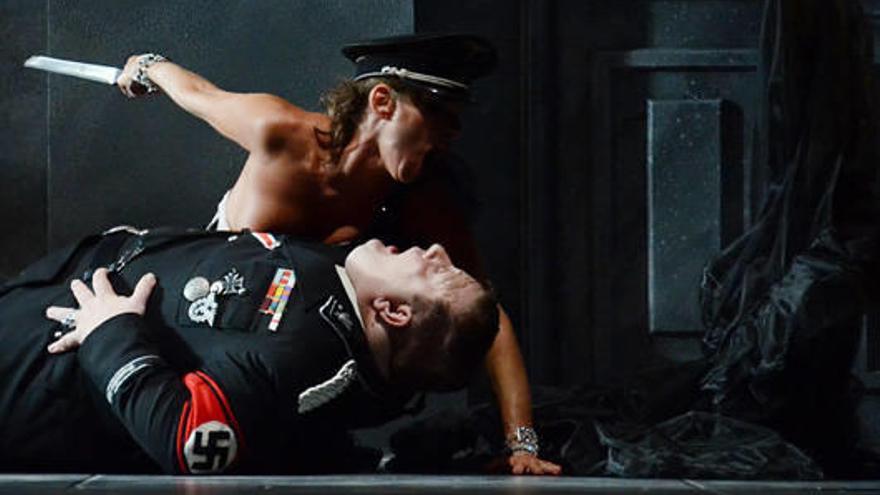 Un momento de interpretación de la ópera &#039;Tosca&#039;.