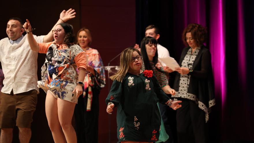 Modelos con Síndrome de Down desfilan en la pasarela del Palacio Euskalduna en Bilbao