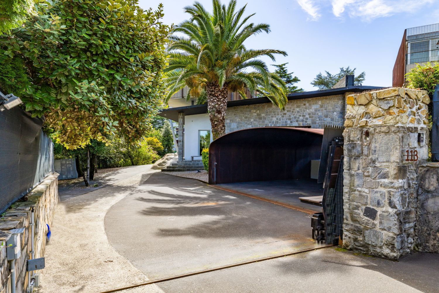 Exclusiva Villa Bifamiliar en venta en un paraíso, ubicada en el Alto de Zorroaga, en San Sebastián