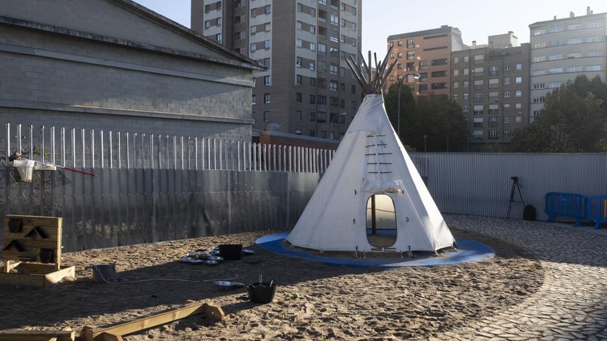 Hello Azpilagaña estrena un patio que enseña ecología desde los 0 años