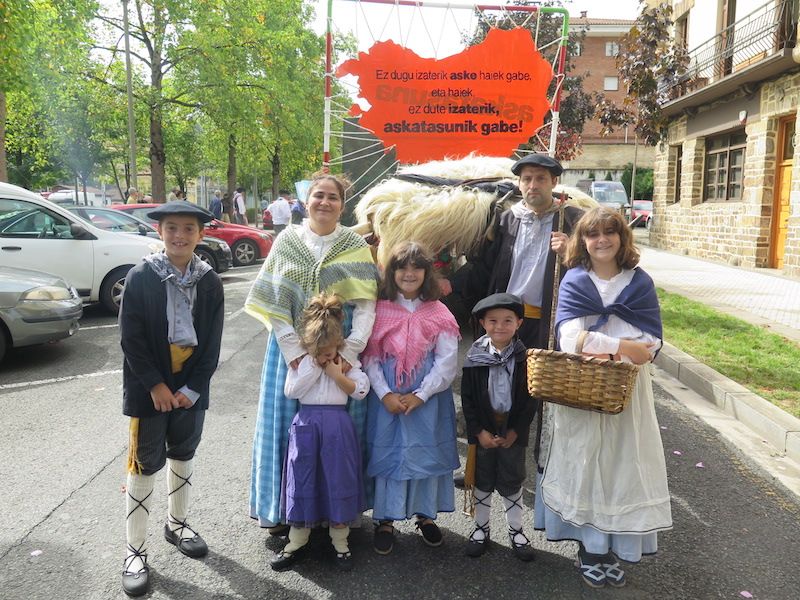 El desfile de la Euskal Jaia de Urretxu, en imágenes