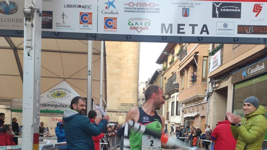 EN FOTOS | Alicia Carrera y Andoni Acebedo se imponen en la San Silvestre de Lerín